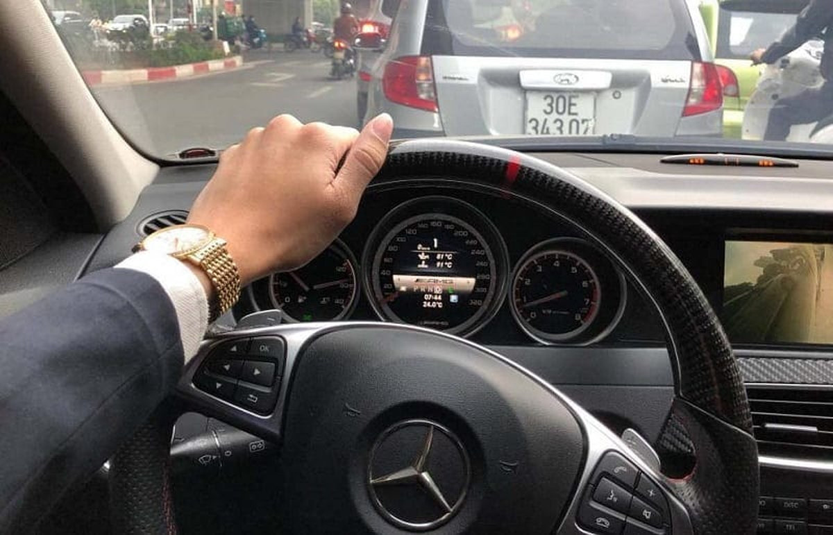 Lỗi hộp số mercedes nhấn ga không bốc