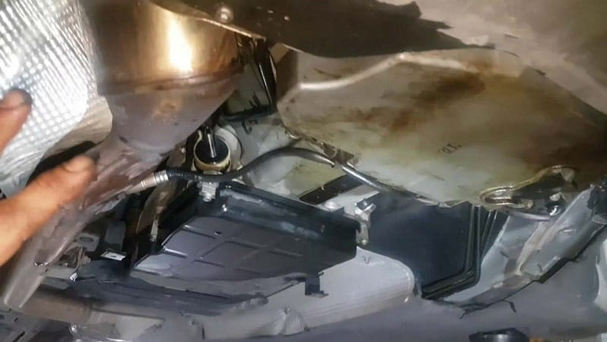 Rò rỉ dầu hộp số Mercedes