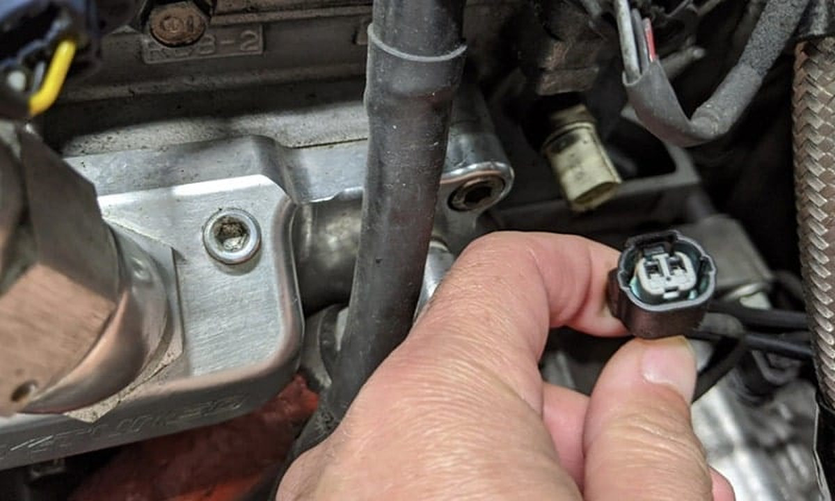 Xe ô tô bị giật khi giảm ga